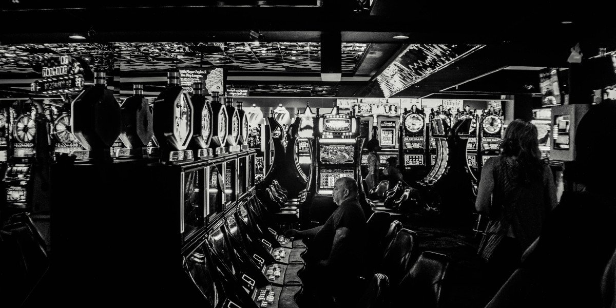 Nowe trendy w grach slotowych online: jakie innowacje zdominują rynek kasyn w 2025 roku?