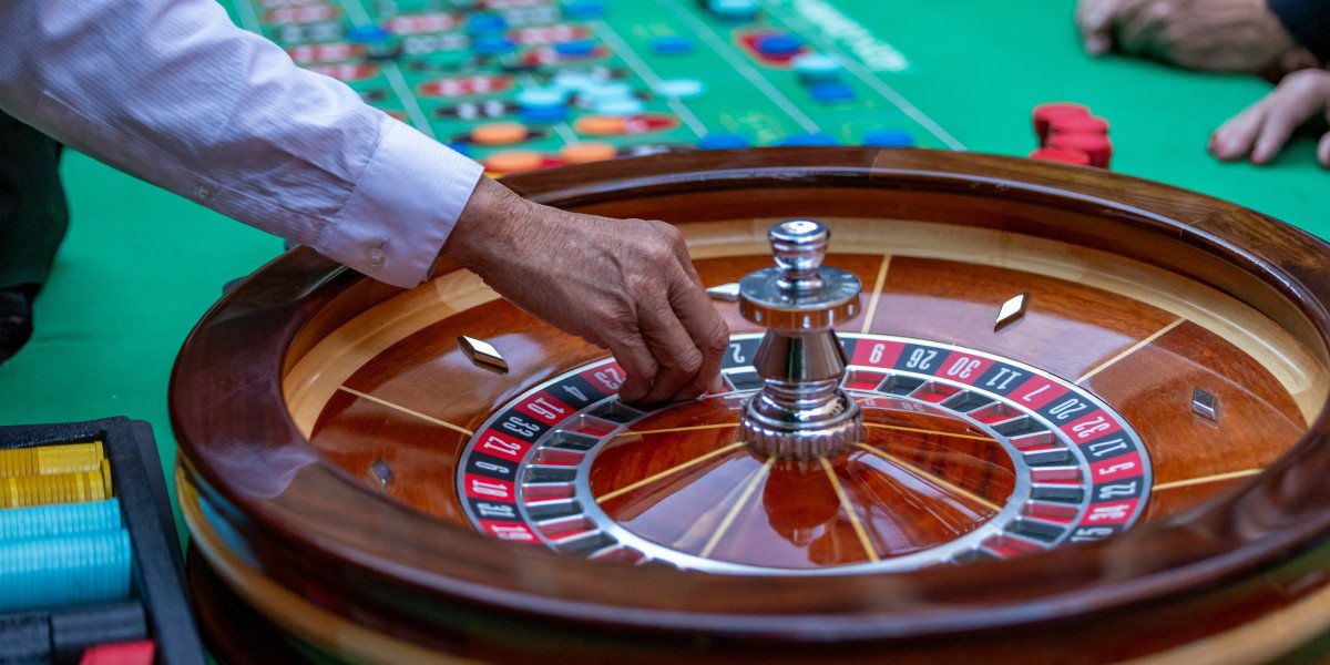 La psicologia del gioco d'azzardo: come i casinò online attraggono i giocatori