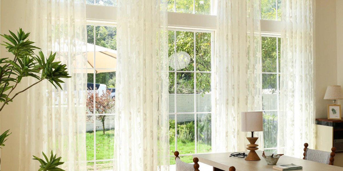 Custom Curtains vs Ready-Made Curtains: Which Option Works Better for Modern Interiors?