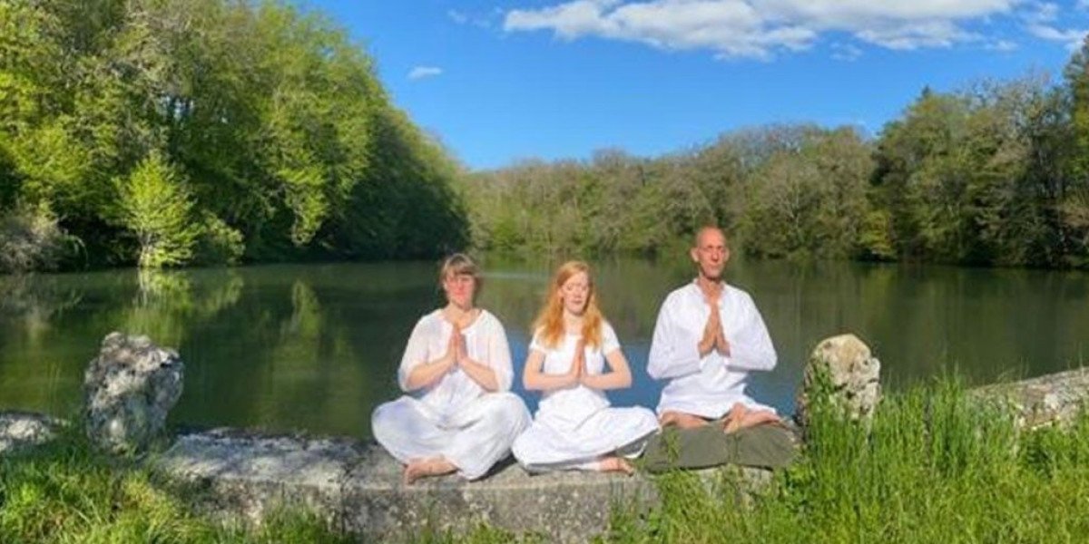 Why More People in Europe Are Choosing Authentic Indian Yoga