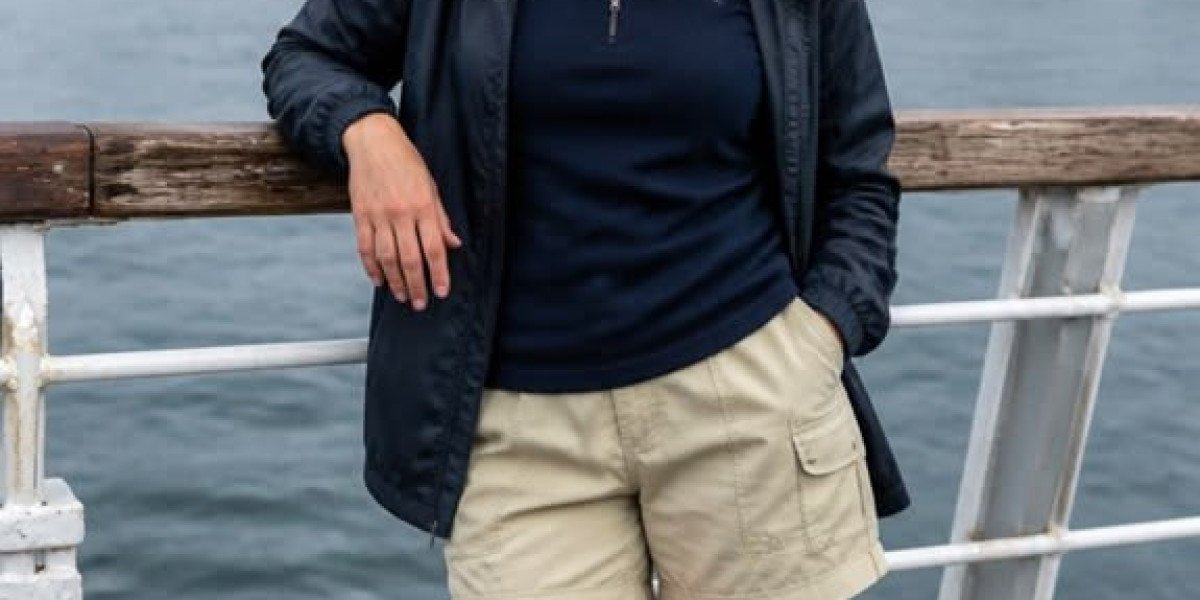 Vuori Hoodie Styling Ideas for Travel and Weekend Wear