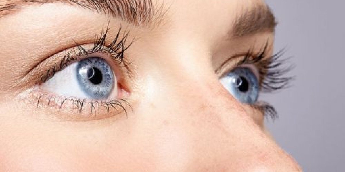 Upper Eyelid Surgery in London: How Can Eyelid Proportion Affect Treatment Planning?