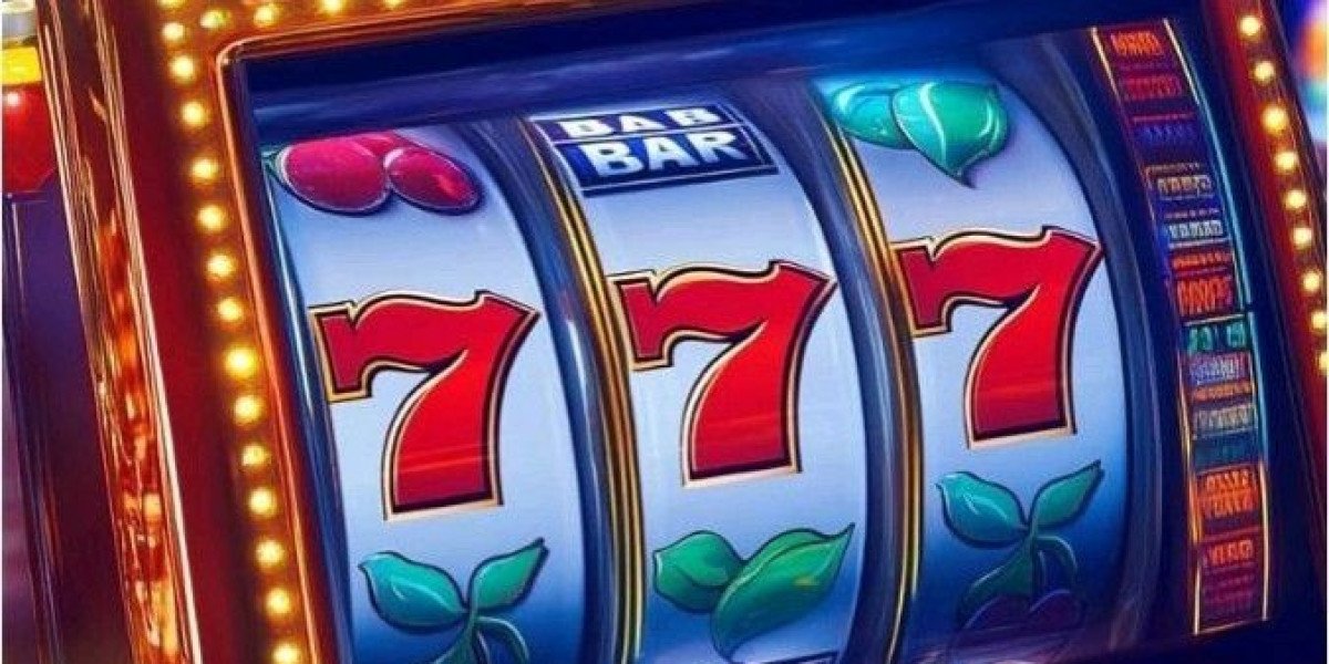 How slot features shape the way players experience online casinos